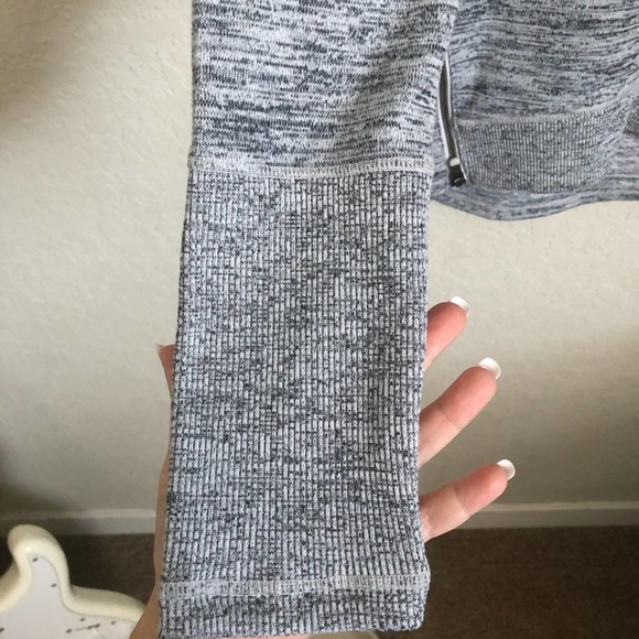 Athleta Blissful Sharkbite Hem Sweatshirt Zippers Heather Grey XS - Picture 5 of 9